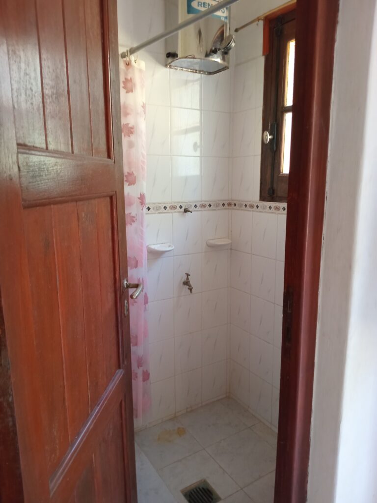 <span class="dir"">
Direccion Parana y Seghezzo
</span>